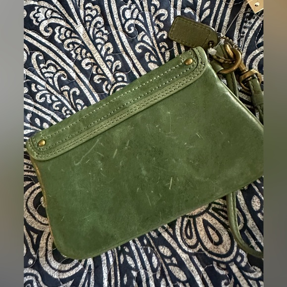 Vintage coach army green color wristlet. - Picture 3 of 13